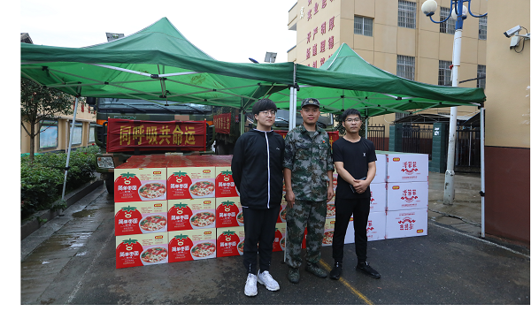 上前線送溫暖,好想你集團赴固始縣慰問抗洪一線人民子弟兵